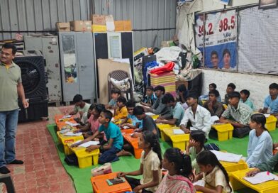दरियादिली: अपर जिलाधिकारी, रोज जाते है मांग गारुड़ी बस्ती, लेते है गरीब बच्चों की क्लॉस..
