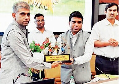 योजनाओं की समीक्षा, कार्यान्वयन के लिए अवलोकन करें : पालक सचिव 