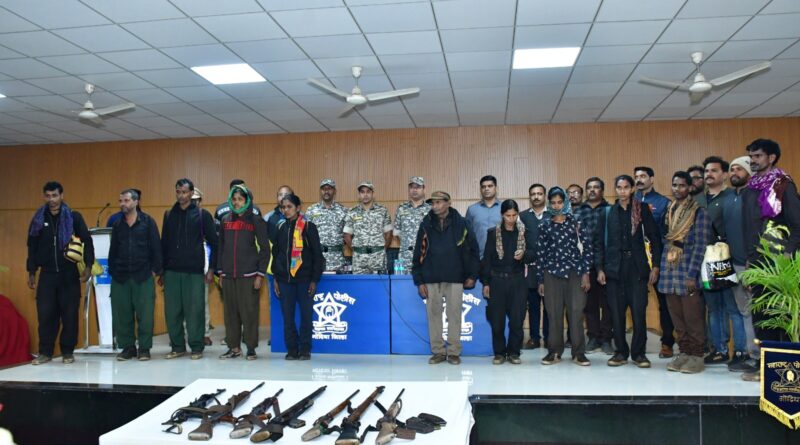 नवज्योत, प्रवक्ता अनंत याच्यासह ११ जहाल नक्षलवाद्यांचे आत्मसमर्पण