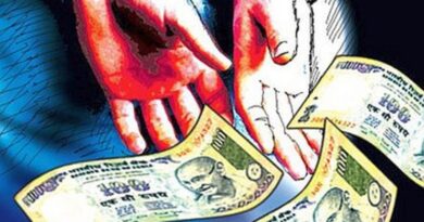 तहसील कार्यालयातील सहायक महसूल अधिकारी लाच घेताना रंगेहात जाळ्यात तहसील कार्यालयातील सहायक महसूल अधिकारी लाच घेताना रंगेहात जाळ्यात